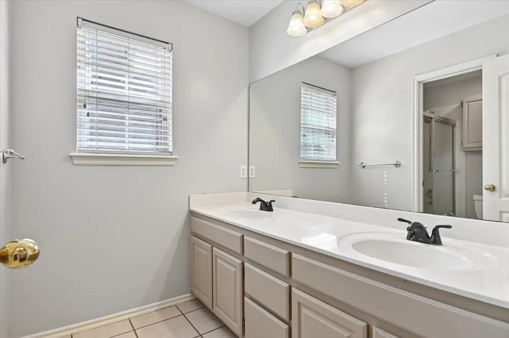 9822 E 83rd Place Tulsa, OK 74133