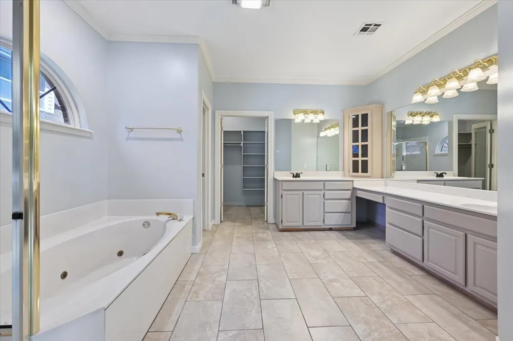 9822 E 83rd Place Tulsa, OK 74133