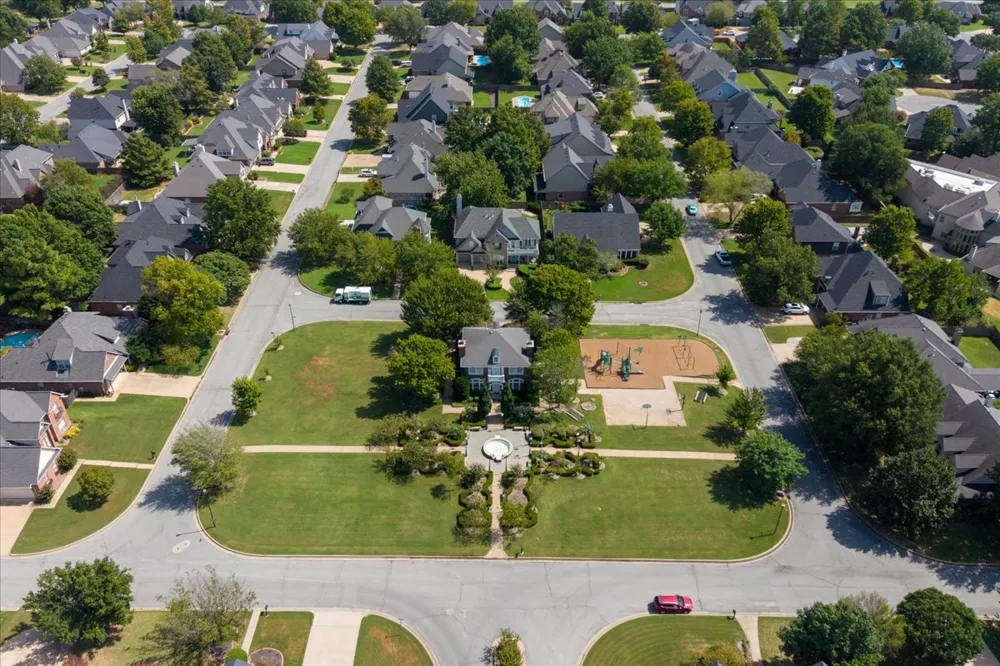 9822 E 83rd Place Tulsa, OK 74133