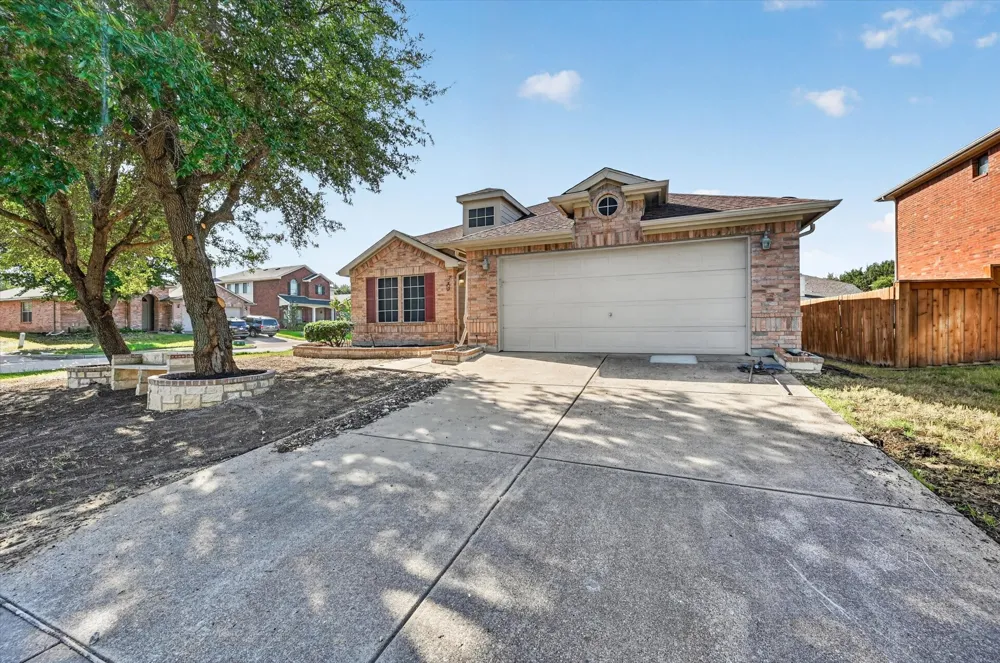 3203 Yeltes Grand Prairie, TX 75054