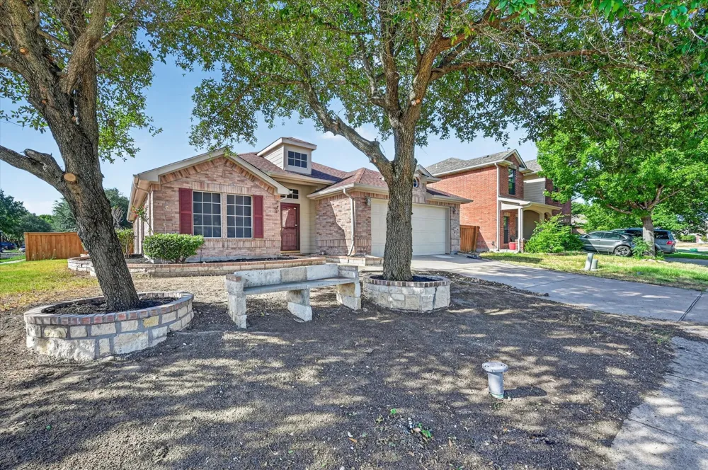 3203 Yeltes Grand Prairie, TX 75054