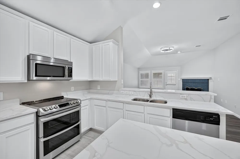 3203 Yeltes Grand Prairie, TX 75054