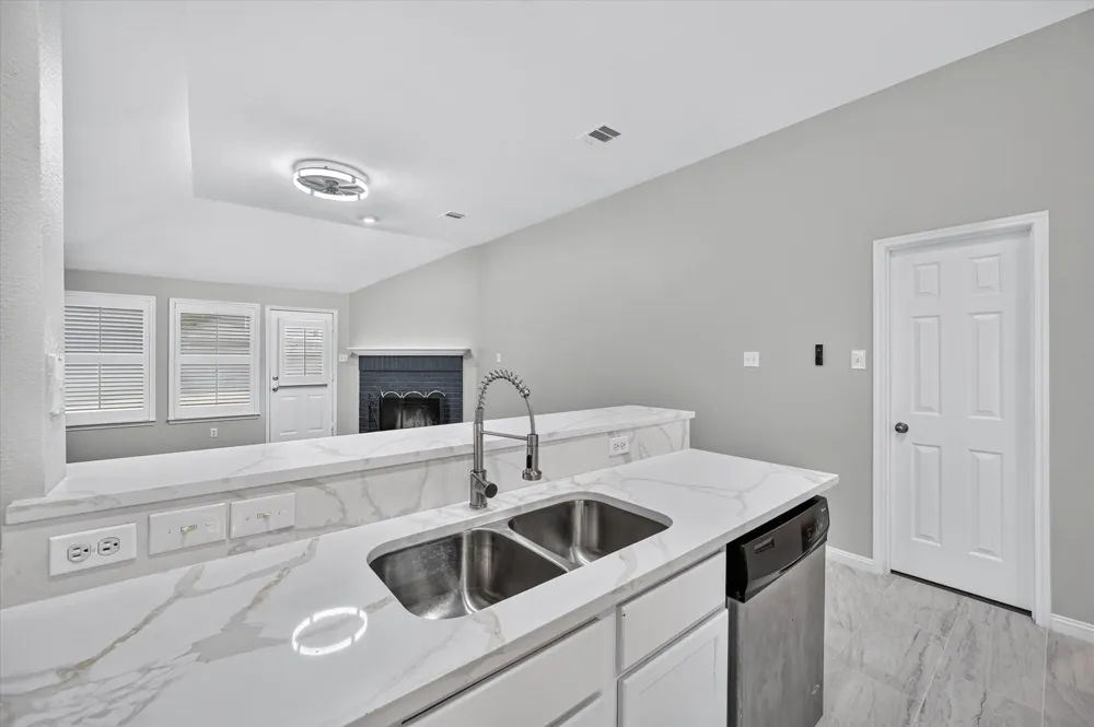 3203 Yeltes Grand Prairie, TX 75054