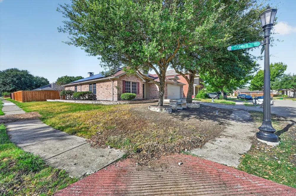3203 Yeltes Grand Prairie, TX 75054