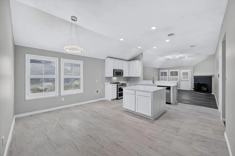 3203 Yeltes Grand Prairie, TX 75054