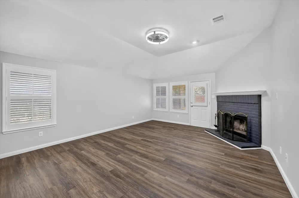 3203 Yeltes Grand Prairie, TX 75054