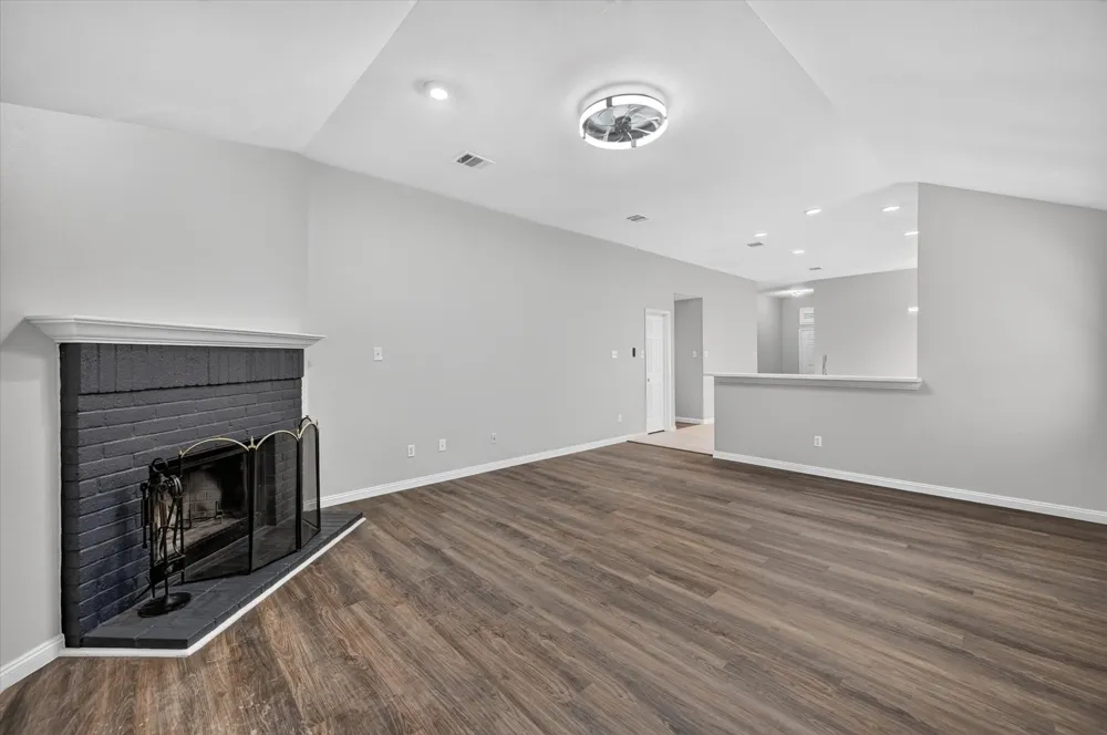 3203 Yeltes Grand Prairie, TX 75054