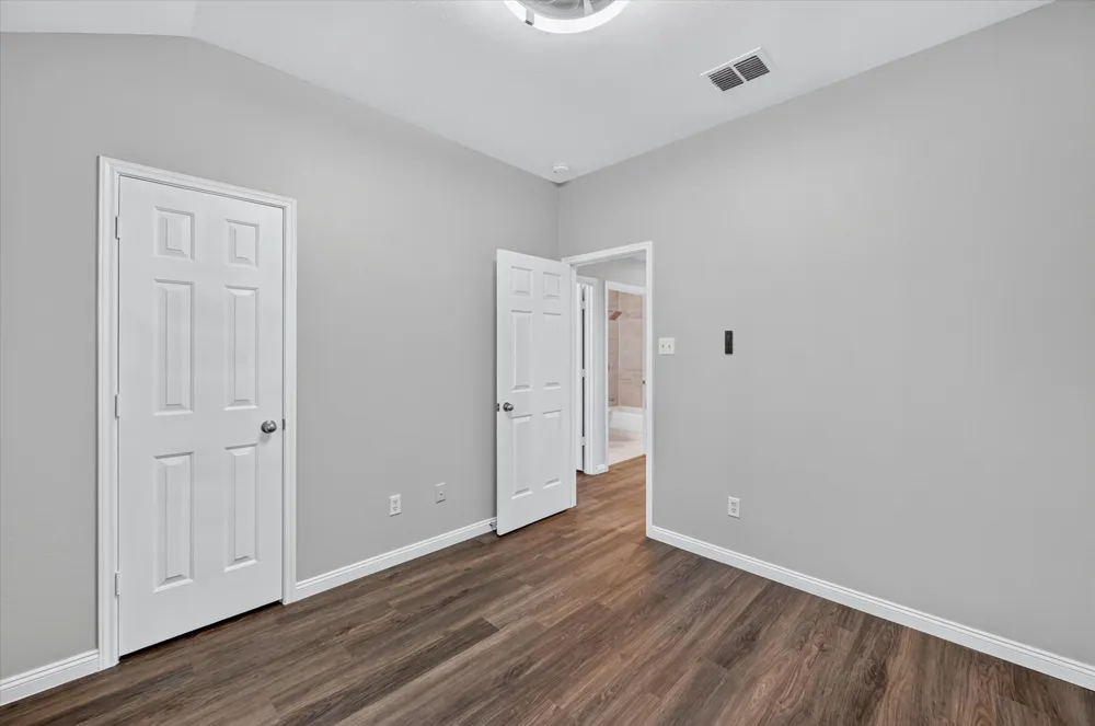 3203 Yeltes Grand Prairie, TX 75054