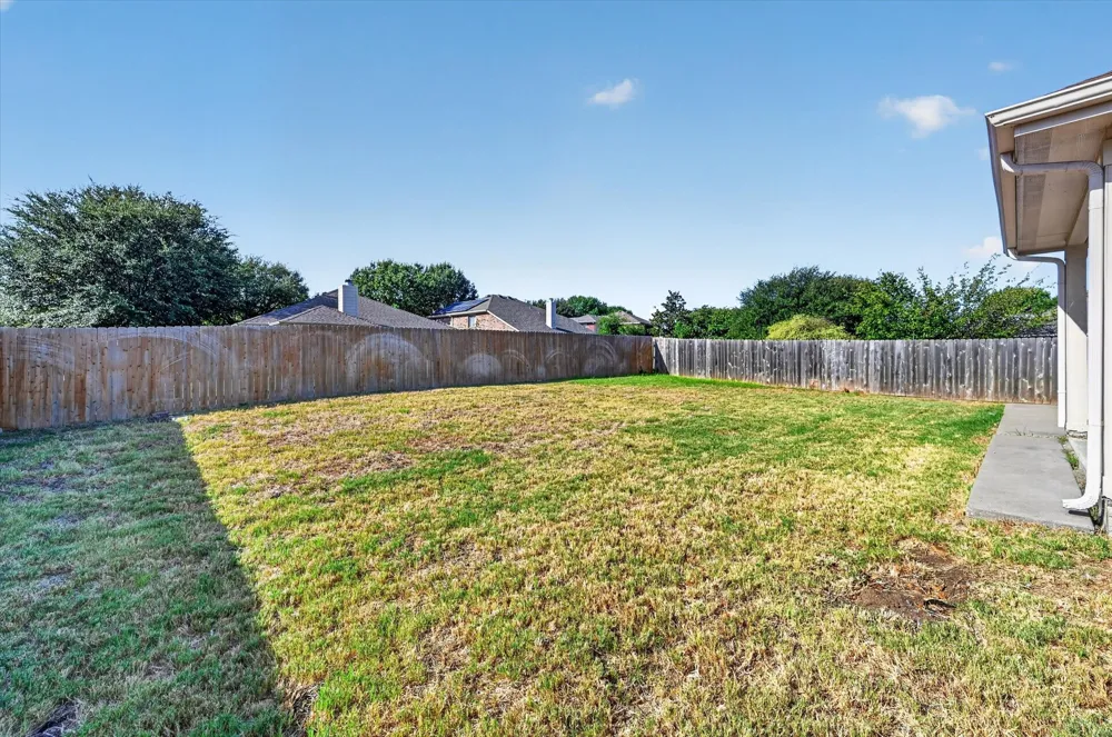 3203 Yeltes Grand Prairie, TX 75054