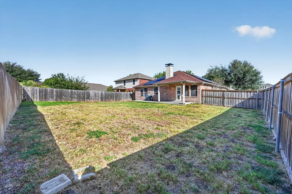 3203 Yeltes Grand Prairie, TX 75054