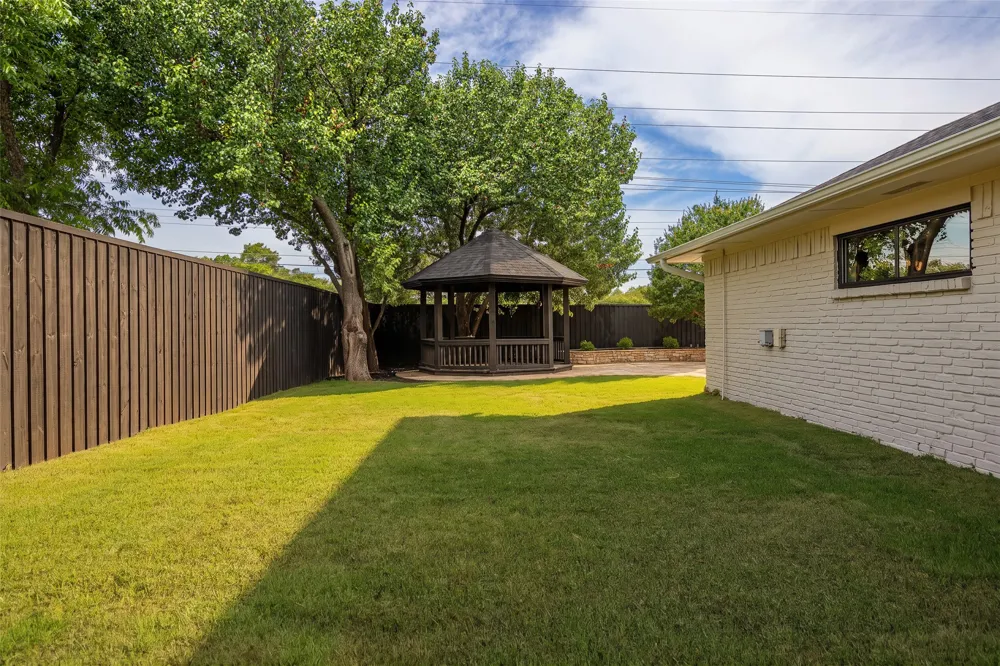7512 Woodstone Lane Dallas, TX 75248