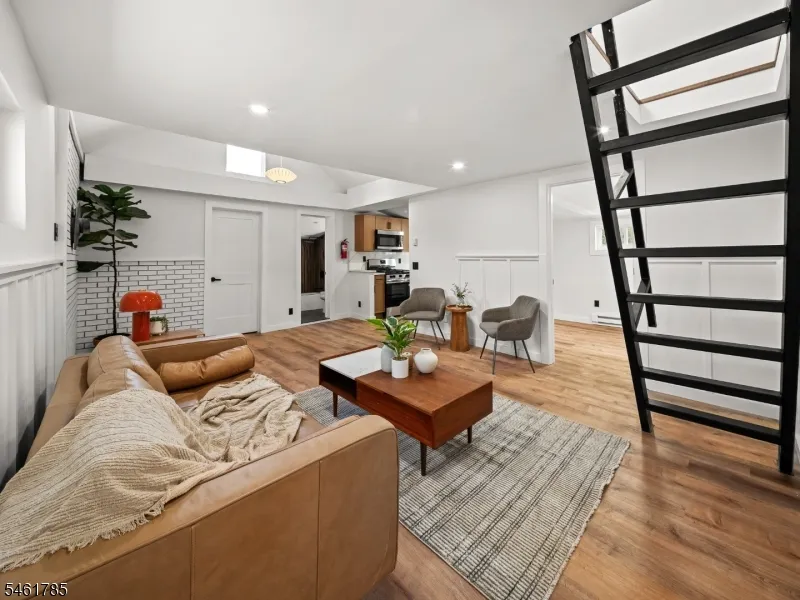 2 Knowles Ln Mount Olive, NJ 07828