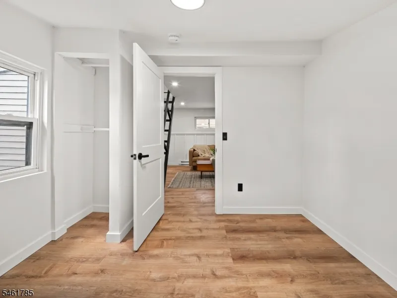 2 Knowles Ln Mount Olive, NJ 07828