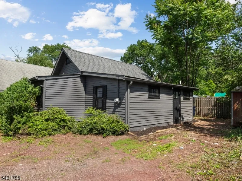 2 Knowles Ln Mount Olive, NJ 07828
