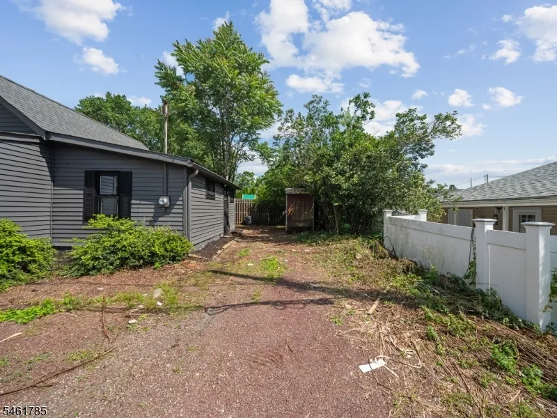 2 Knowles Ln Mount Olive, NJ 07828