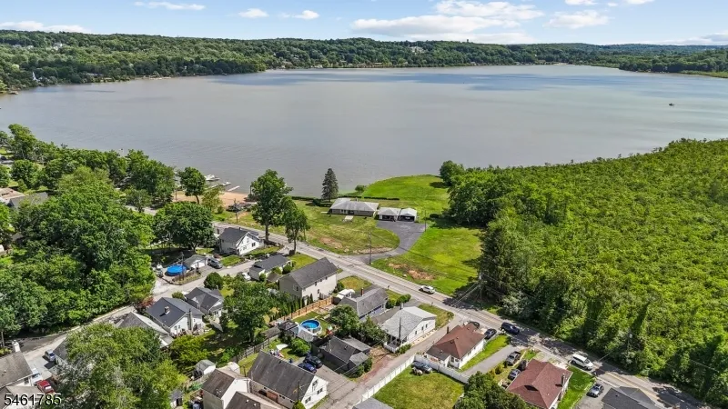 2 Knowles Ln Mount Olive, NJ 07828