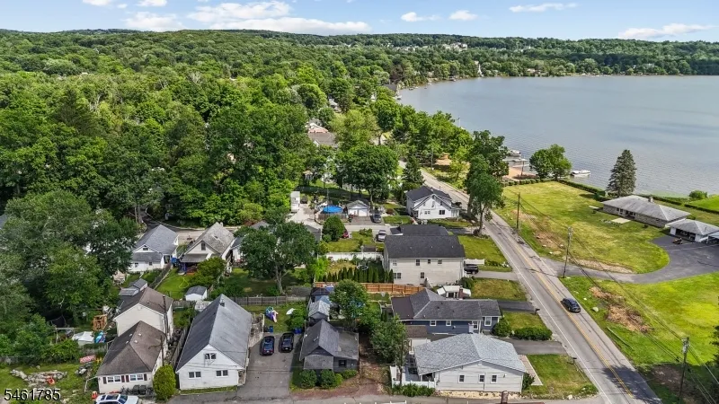 2 Knowles Ln Mount Olive, NJ 07828
