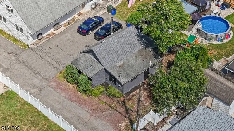2 Knowles Ln Mount Olive, NJ 07828