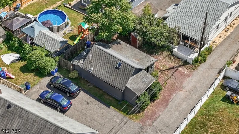 2 Knowles Ln Mount Olive, NJ 07828