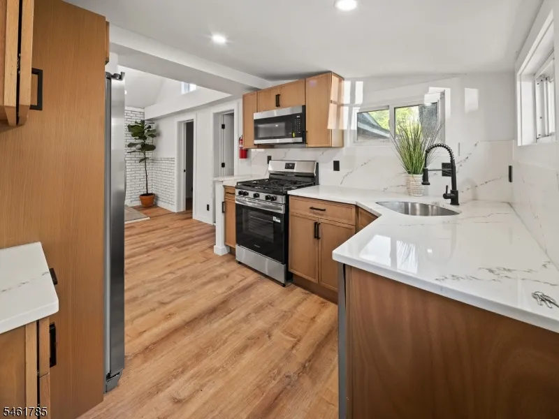 2 Knowles Ln Mount Olive, NJ 07828