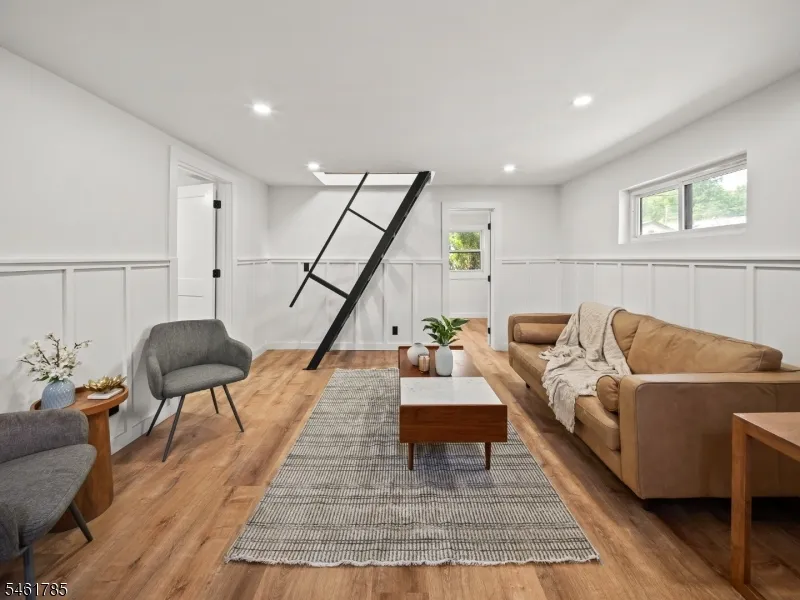 2 Knowles Ln Mount Olive, NJ 07828