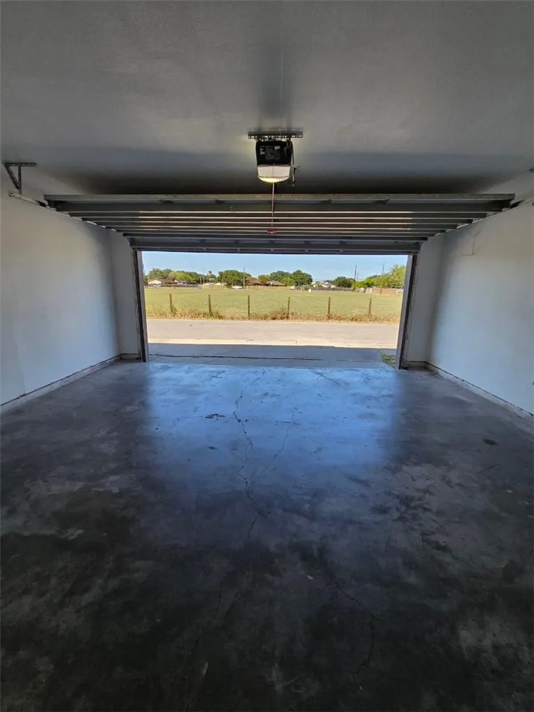 5166 Middlecoff Road #B Corpus Christi, TX 78413