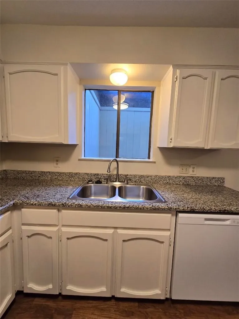 5166 Middlecoff Road #B Corpus Christi, TX 78413