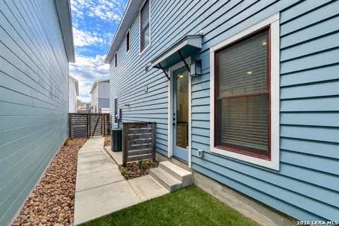 311 E Evergreen Unit 18