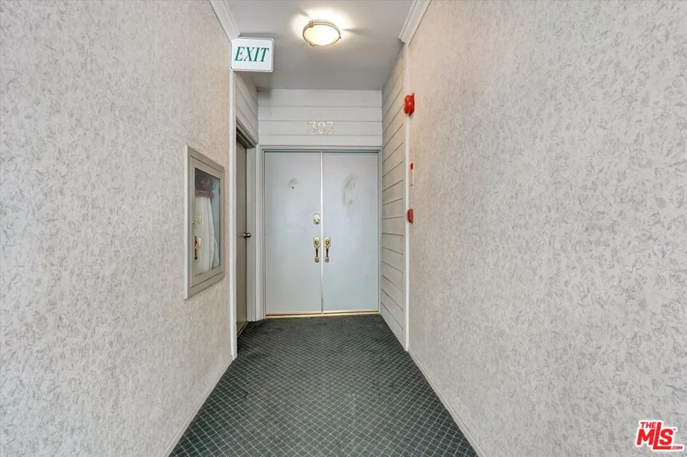 1140 Alta Loma Road #303 West Hollywood, CA 90069