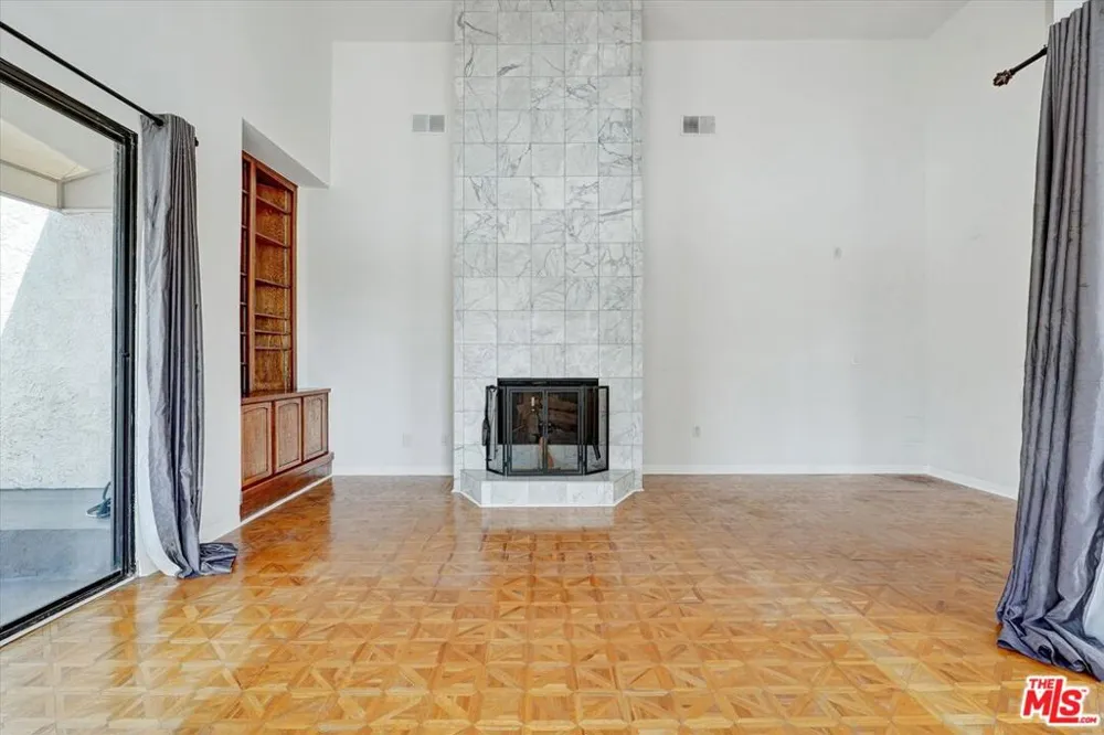 1140 Alta Loma Road #303 West Hollywood, CA 90069