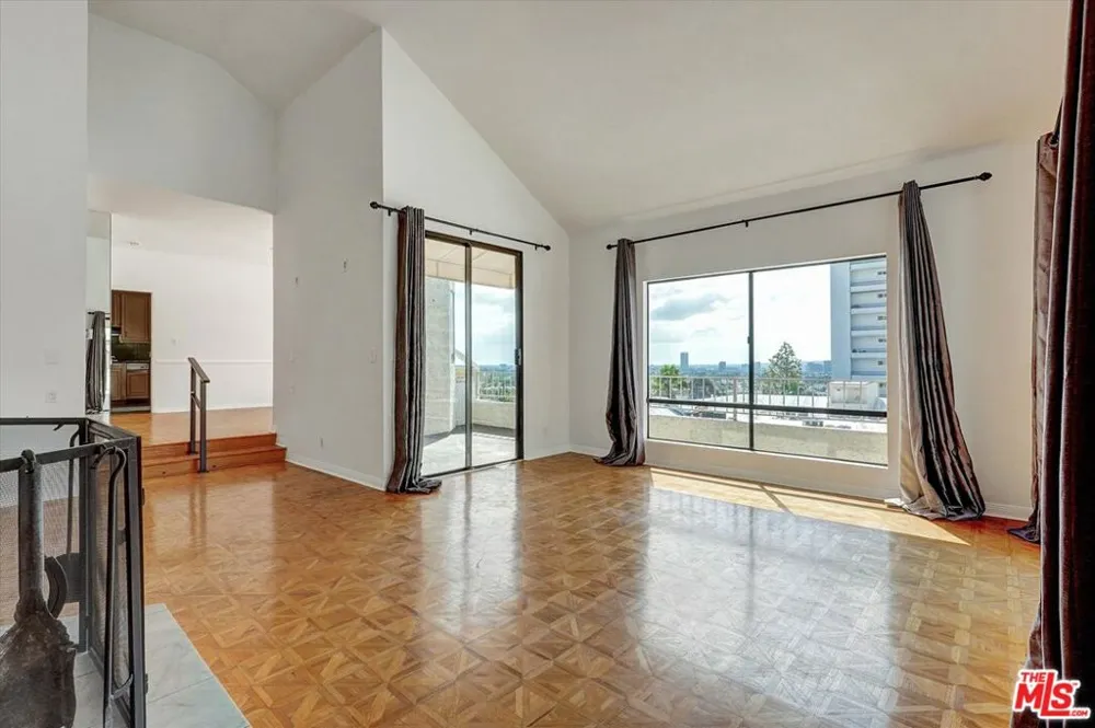 1140 Alta Loma Road #303 West Hollywood, CA 90069