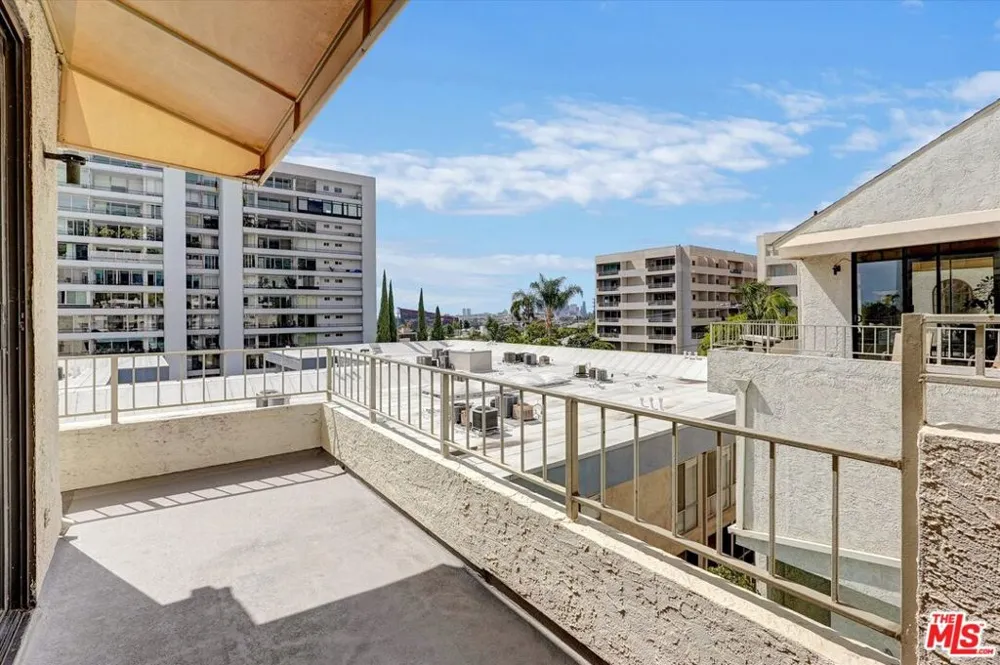 1140 Alta Loma Road #303 West Hollywood, CA 90069