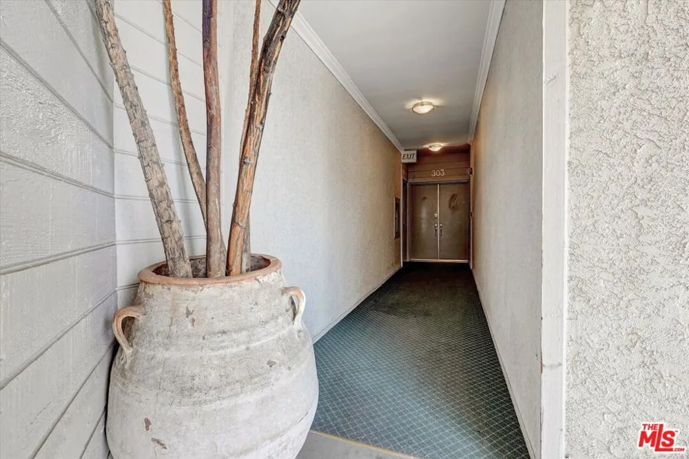 1140 Alta Loma Road #303 West Hollywood, CA 90069