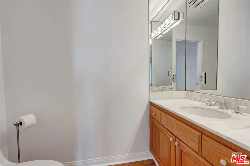 1140 Alta Loma Road #303 West Hollywood, CA 90069