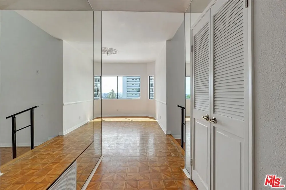 1140 Alta Loma Road #303 West Hollywood, CA 90069