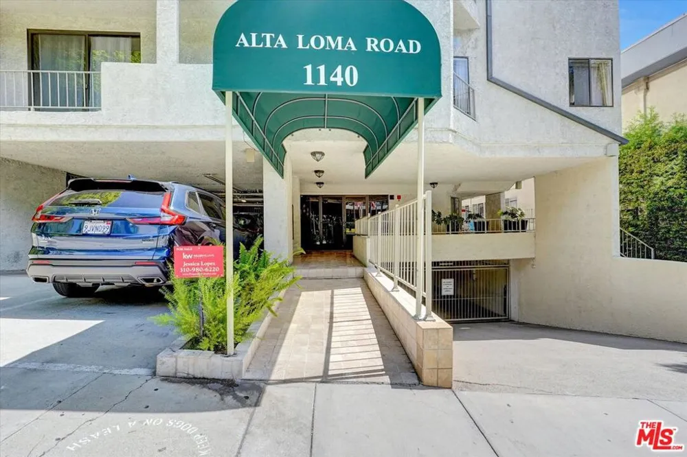 1140 Alta Loma Road #303 West Hollywood, CA 90069