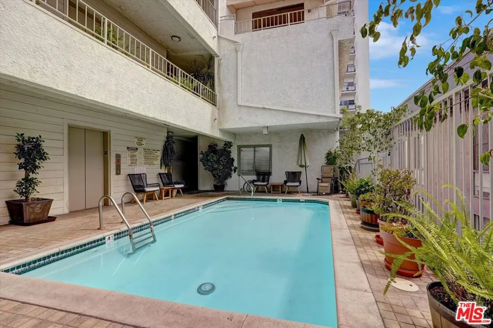 1140 Alta Loma Road #303 West Hollywood, CA 90069