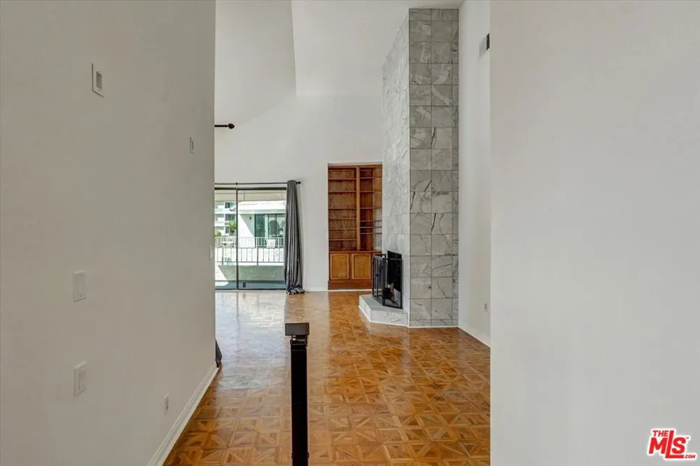 1140 Alta Loma Road #303 West Hollywood, CA 90069