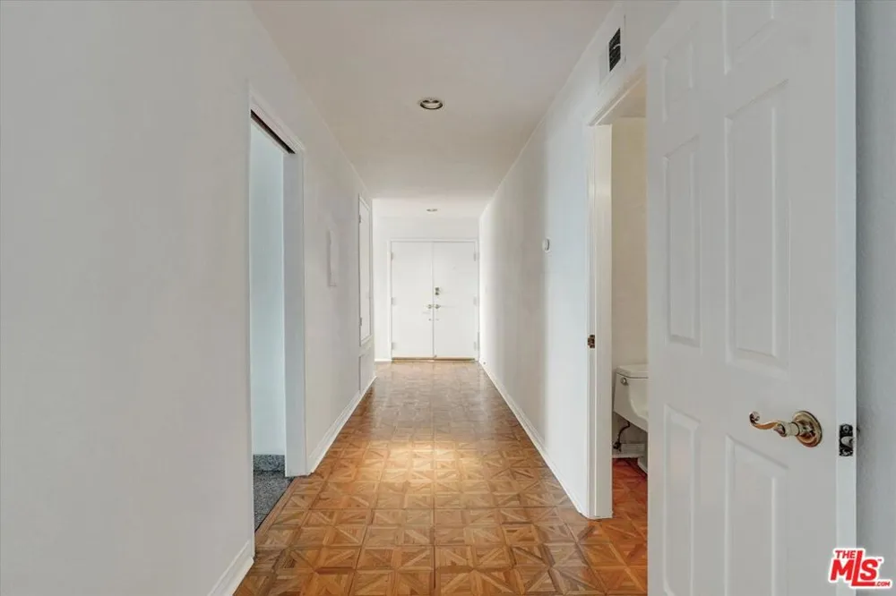 1140 Alta Loma Road #303 West Hollywood, CA 90069
