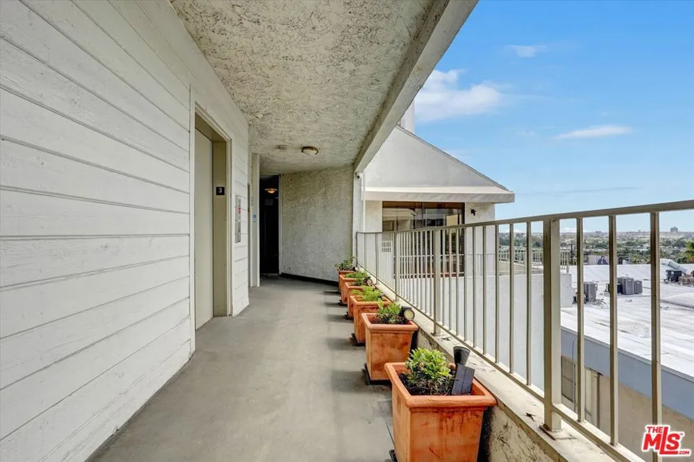 1140 Alta Loma Road #303 West Hollywood, CA 90069