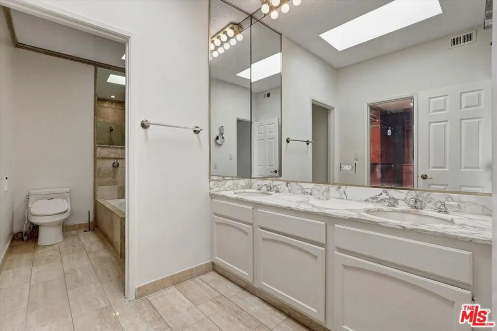 1140 Alta Loma Road #303 West Hollywood, CA 90069
