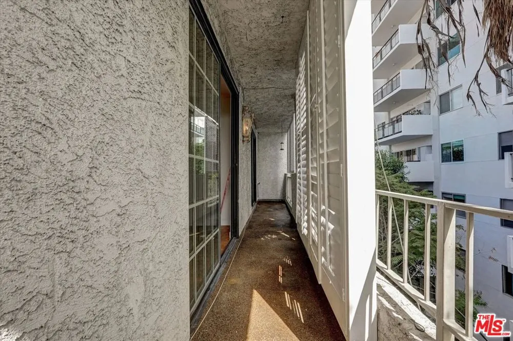1140 Alta Loma Road #303 West Hollywood, CA 90069