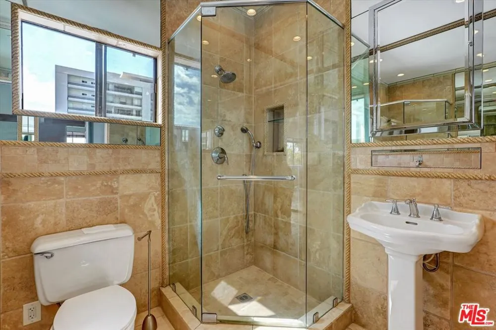 1140 Alta Loma Road #303 West Hollywood, CA 90069