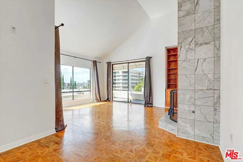 1140 Alta Loma Road #303 West Hollywood, CA 90069