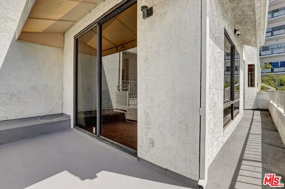 1140 Alta Loma Road #303 West Hollywood, CA 90069
