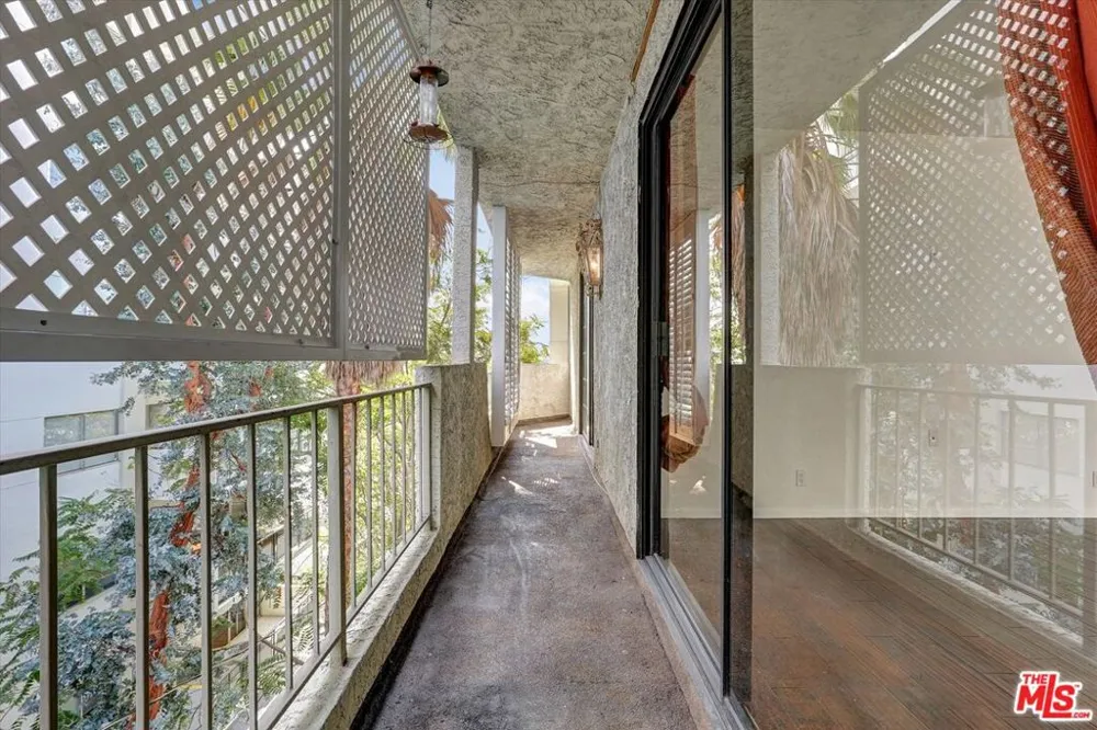 1140 Alta Loma Road #303 West Hollywood, CA 90069