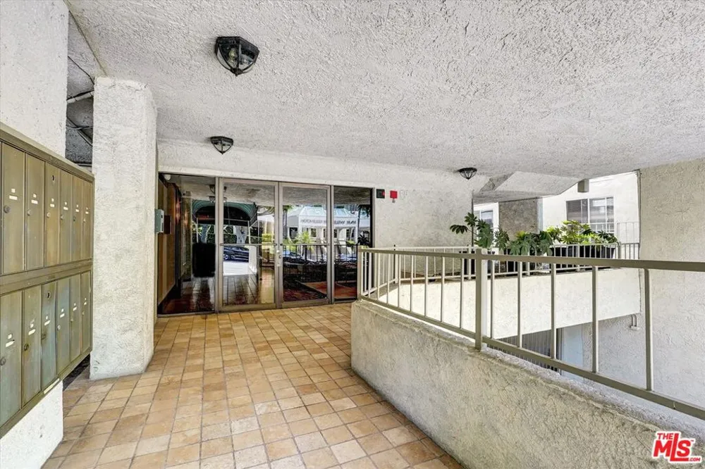 1140 Alta Loma Road #303 West Hollywood, CA 90069