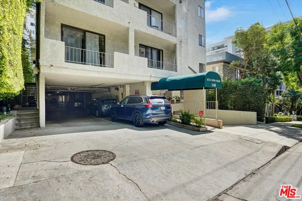 1140 Alta Loma Road #303 West Hollywood, CA 90069