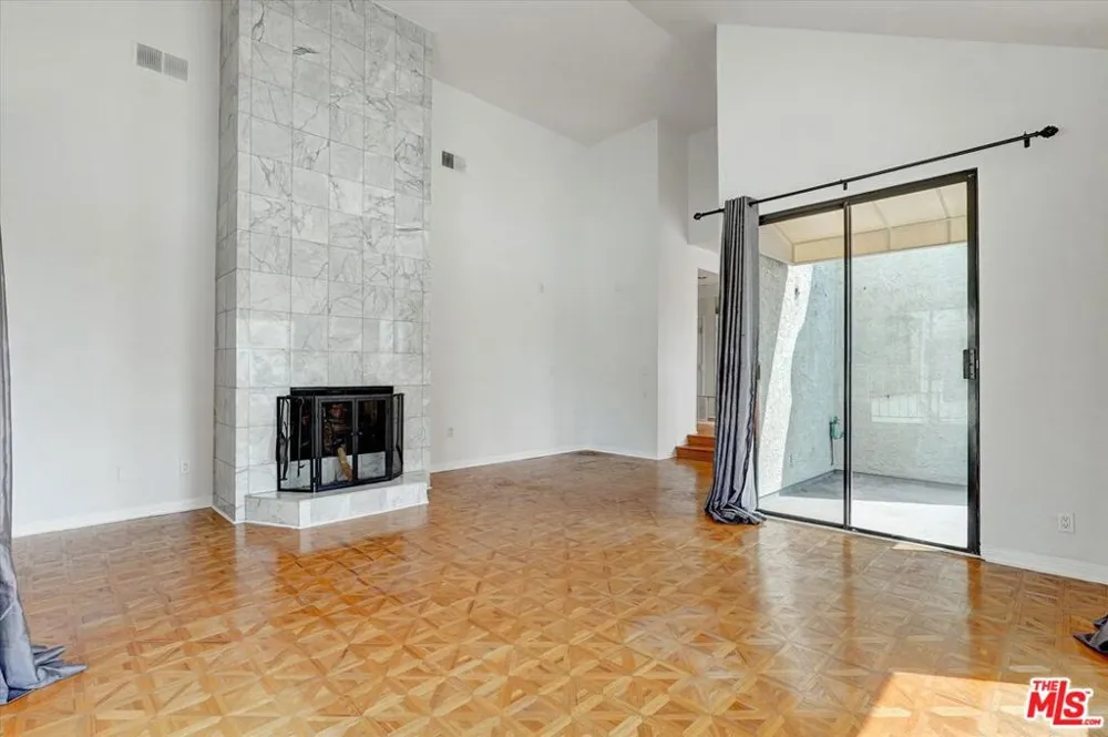 1140 Alta Loma Road #303 West Hollywood, CA 90069