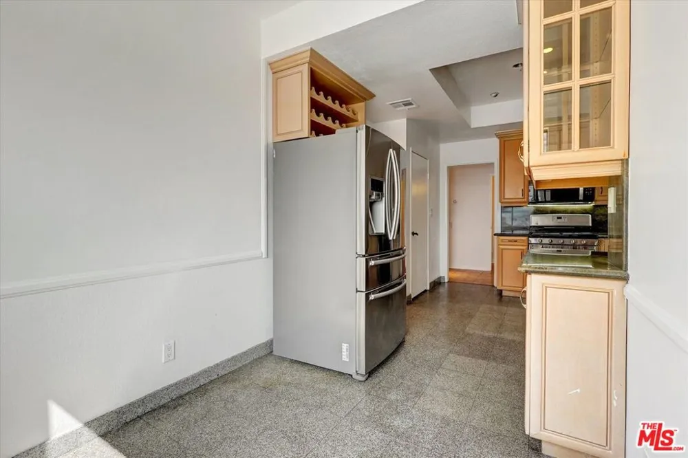 1140 Alta Loma Road #303 West Hollywood, CA 90069